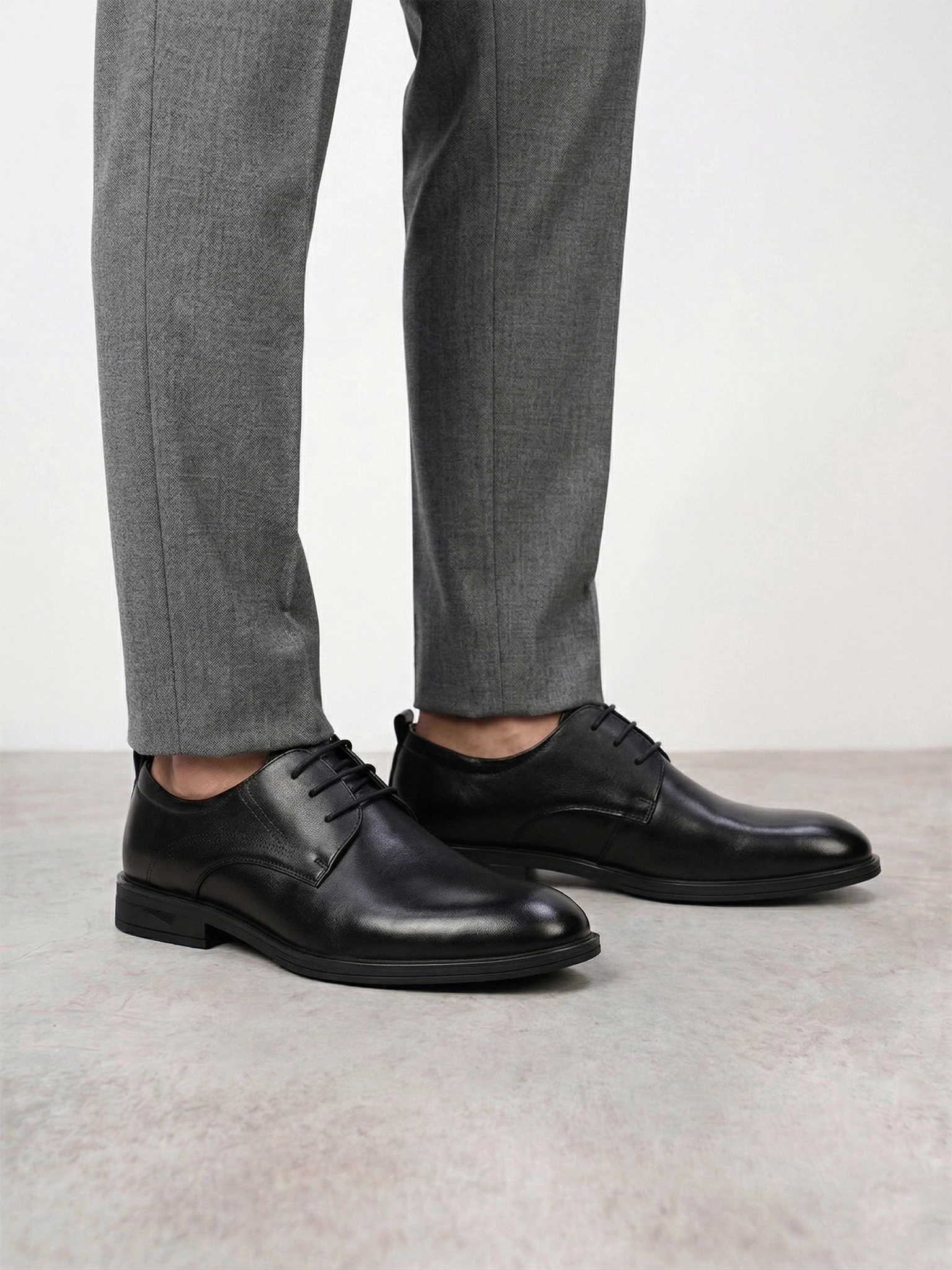 Туфли-дерби черного цвета на низком каблуке